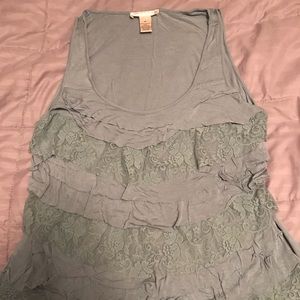 EUC Women’s size medium Kenar layered tank top.